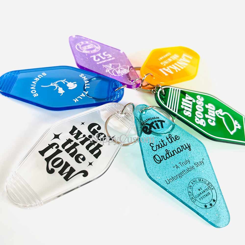 Custom Logo Retro Plastic Tag Keychains for Business Hotel Motel Luggage